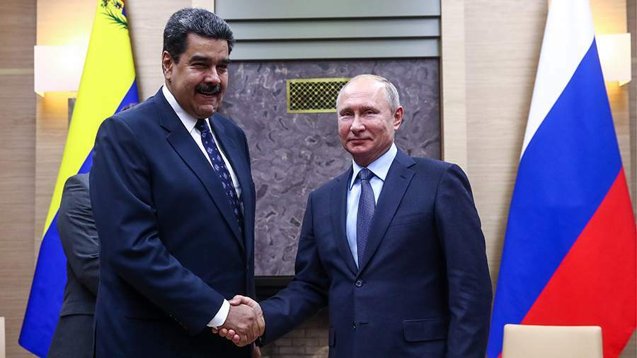 Путин Венесуэла президенчӗпе Мадуропа телефонпа калаҫнă