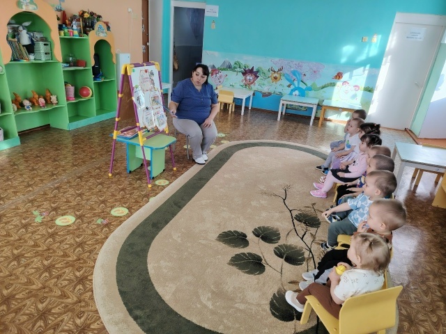 Ача садĕнче чи пĕчĕккисем огнетушительпе паллашнă