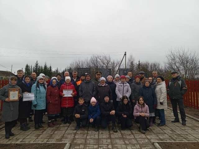 Кистенлĕпуçĕнче паттӑрсене чысланă ҫӗнетнӗ палӑк уçнă