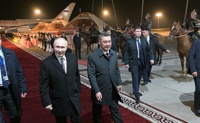 Путин Кӑркӑстана патшалӑх визичӗпе вӗҫсе килнӗ