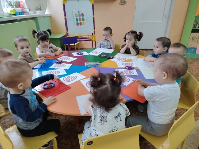 Ачасем Мӑнкун ҫӑмартисене илемлетмелли ырӑ йӑлапа паллашнă