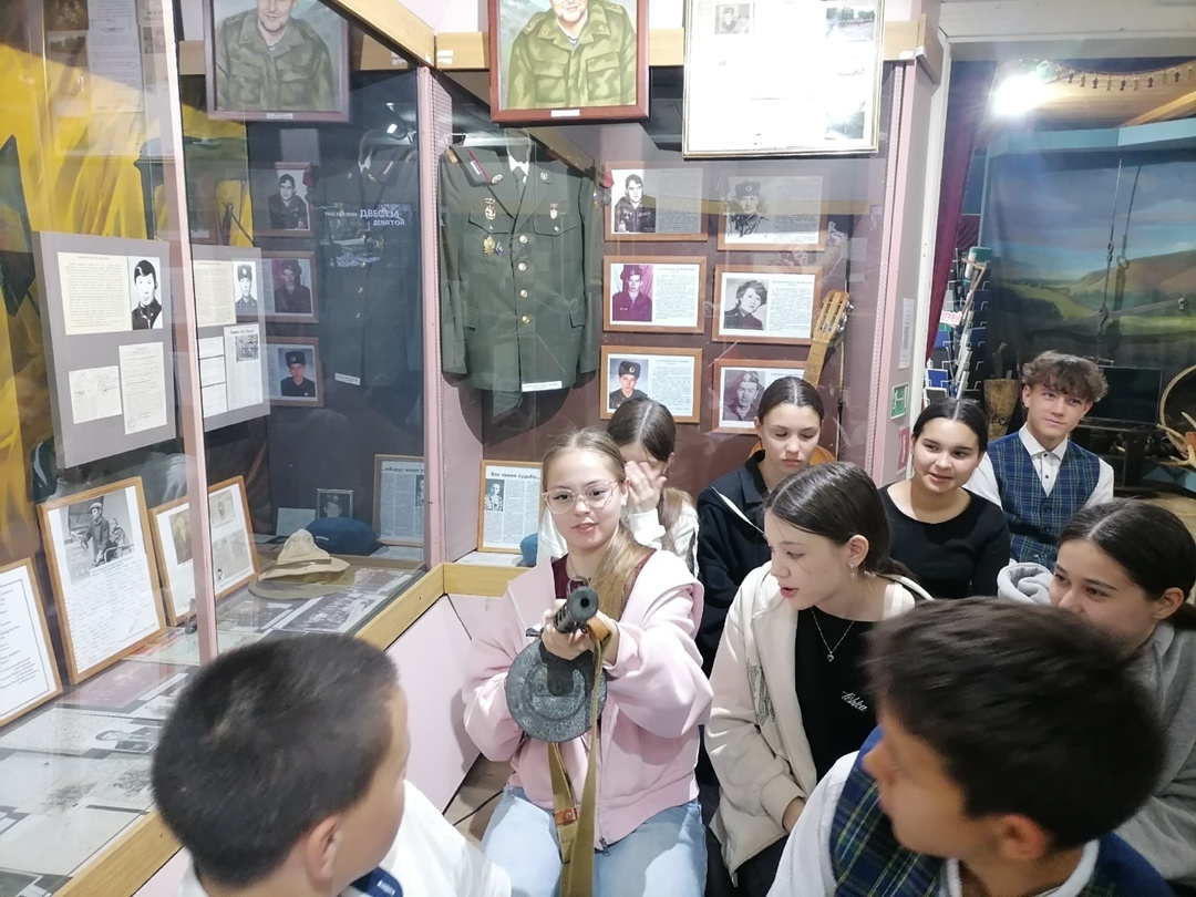 Шкул ачисем музейре экскурсинче пулнă