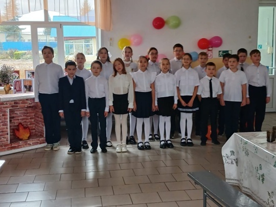 Пишпÿлекри 2-мӗш вăтам шкулта Ваттисен кунне паллă тунă