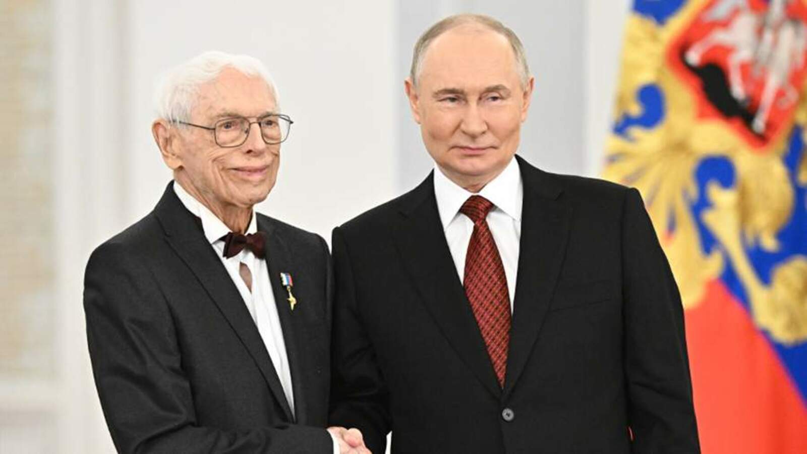 Путин Александр Зацепин композитора 100 ҫулхи юбилейпе саламланӑ