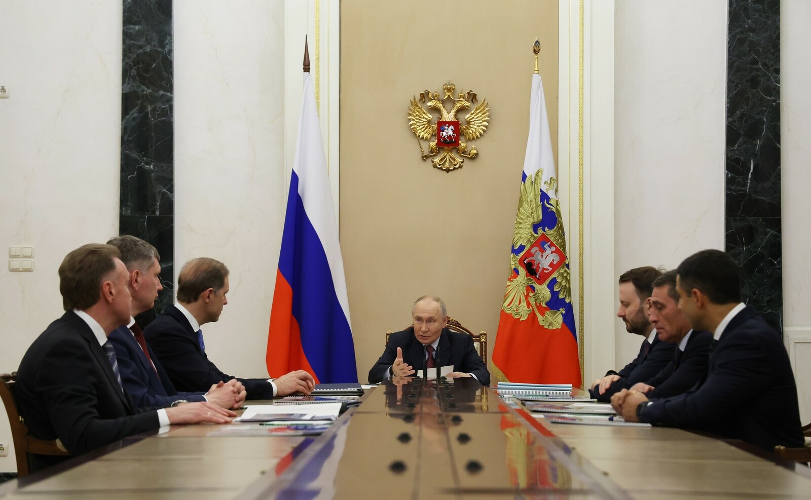 Путин хими промышленноҫне Раҫҫей экономикишӗн чи кирли тесе палӑртнӑ