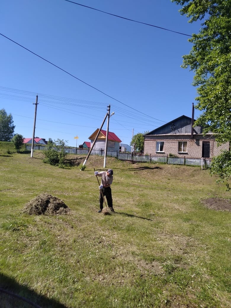 Ситекре Культура çурчĕ патӗнчи территорине тирпейлемелли субботник иртнӗ