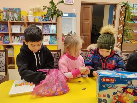 Хушăлкари ял библиотекинче ачасем валли «Игротека» пулнă