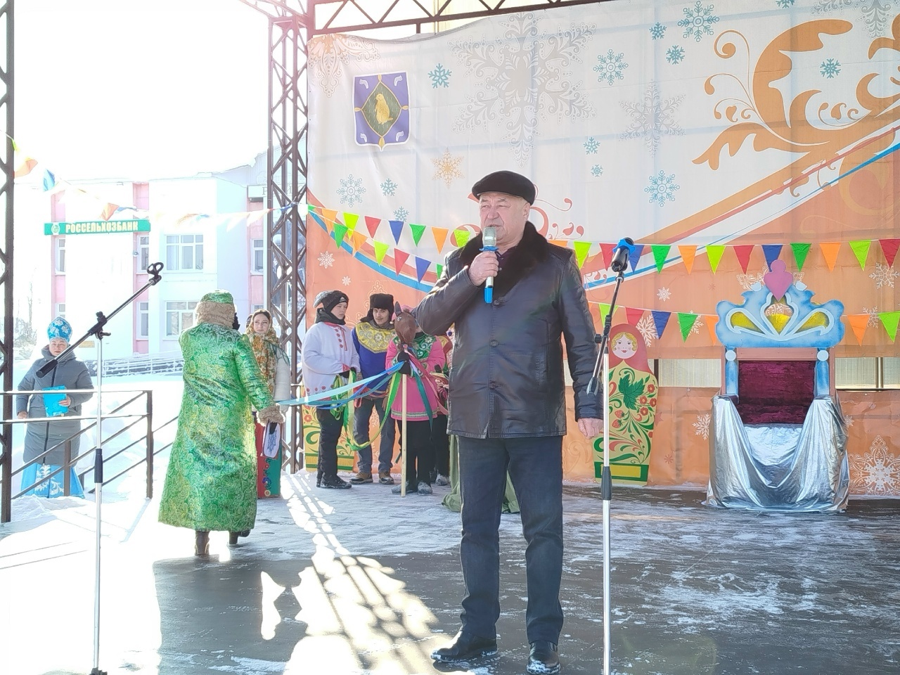 Пишпӳлекри тӗп площадьре Ҫӑварние уявланă