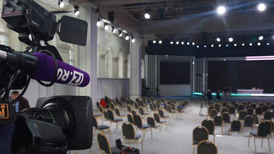 Путин паян пресс-конференцинче журналистсен ыйтăвĕсене хуравлать