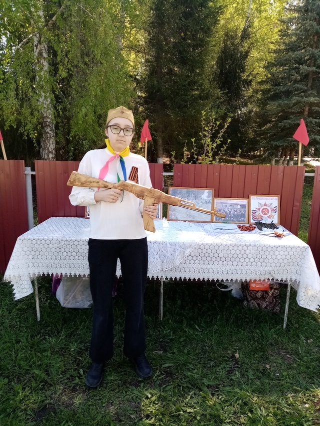 Шкул ачисем салтак пӑттипе хӑналаннă