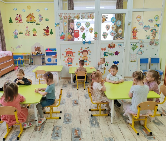 Пишпÿлекри «Дюймовочка» ача садӗнче «Эпир сывӑ ӳсетпӗр» тематика эрни иртнĕ