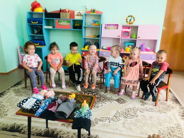 «Дюймовочка» ача садӗнче пукане театрĕпе паллашнă