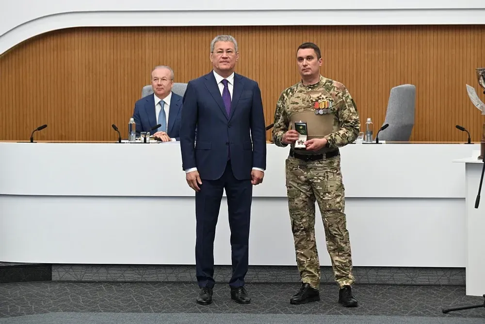 Радий Хабиров СВО боецӗсене патшалӑх наградисемпе чысланӑ