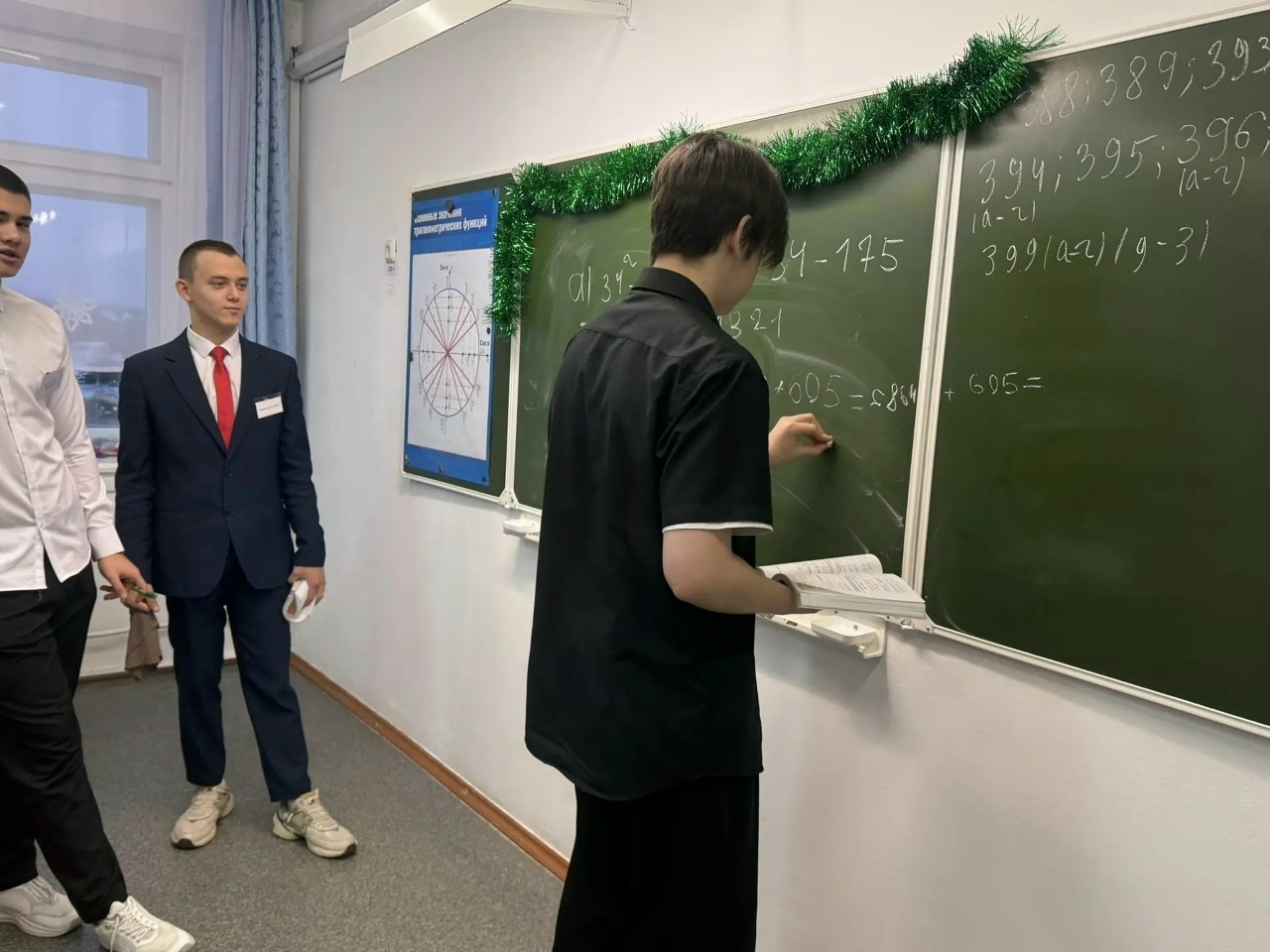 Пишпÿлекри 1-мĕш вăтам шкулта тӑван шкулӑн ҫуралнӑ кунне паллă тунă