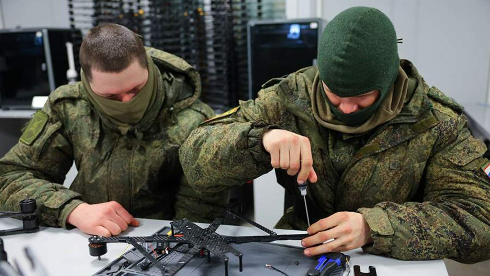 Путин пилотсӑр аппаратсене хатӗрлеме СВО ҫар ҫыннисене явӑҫтарма хушнӑ