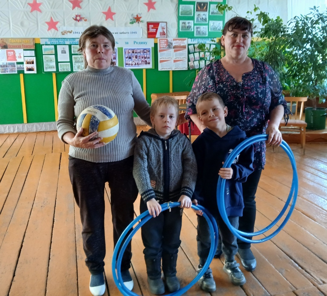 Кистенлĕре Çемье кунне паллӑ тунă