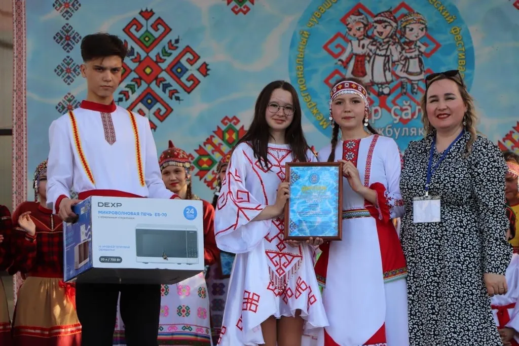 Хушăлкари вăтам шкулта вӗренекенсем «Шур çăл» фестивале хутшӑннă