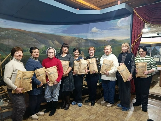 «Отрада» хӗрарӑмсен клубĕ СВОна хутшăнакансене пулӑшас ĕçе хутшăнаççĕ