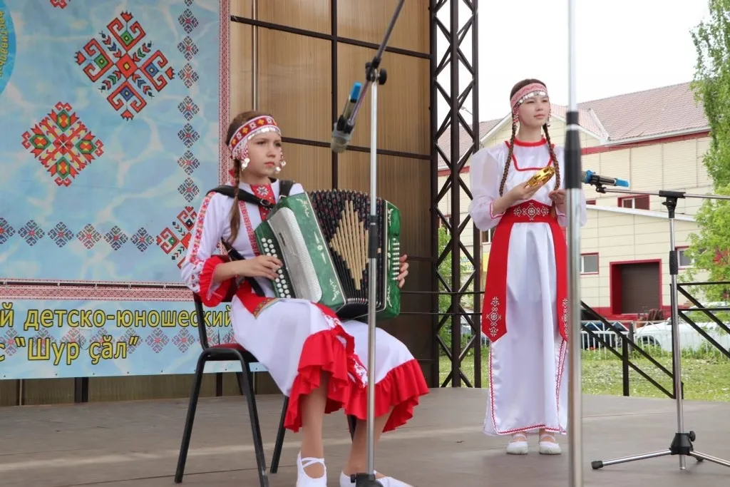 Хушăлкари вăтам шкулта вӗренекенсем «Шур çăл» фестивале хутшӑннă