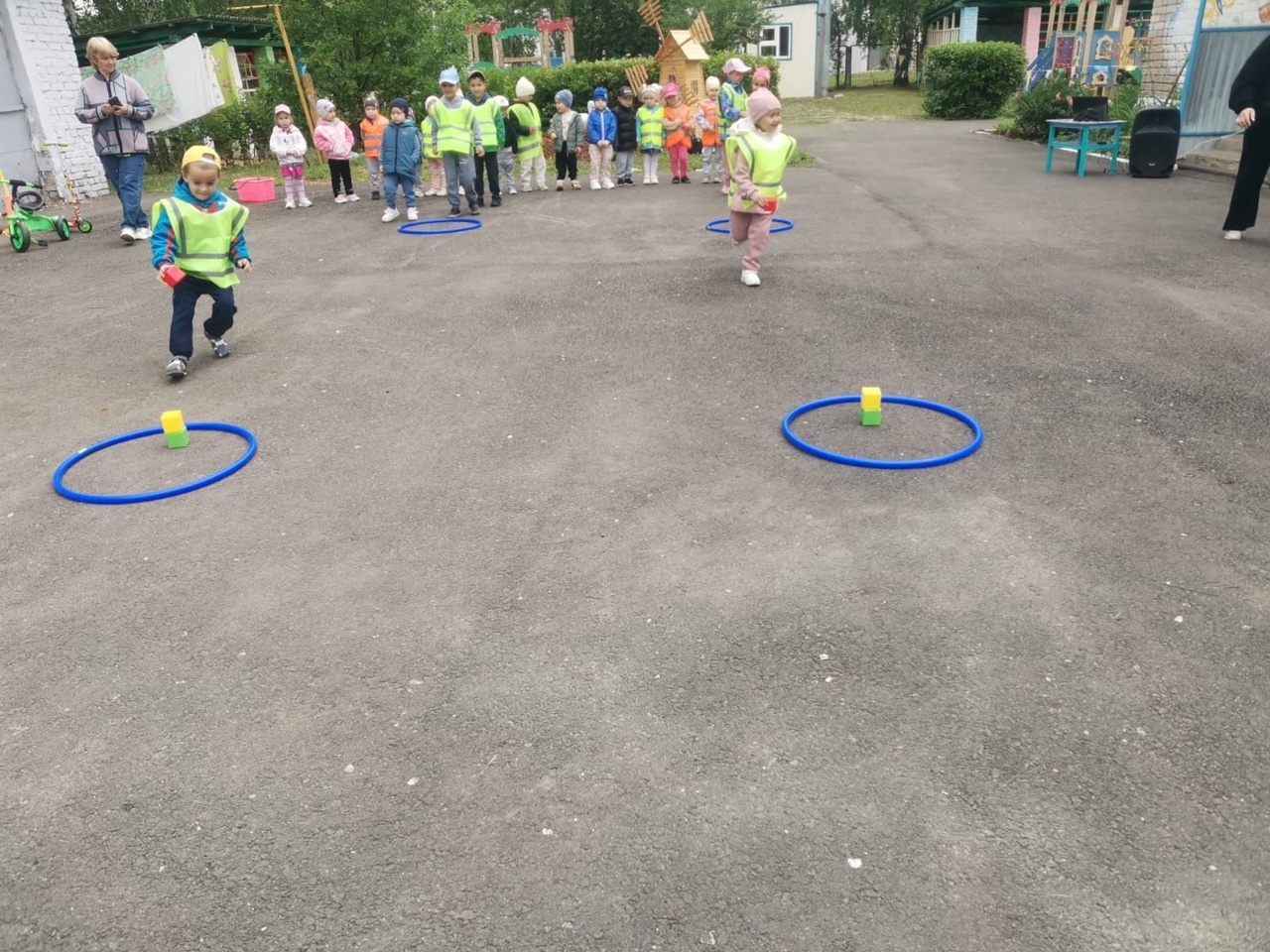 Ача садĕнче çул-йĕр хăрушсăрлăх правилисене пăхса тухнă