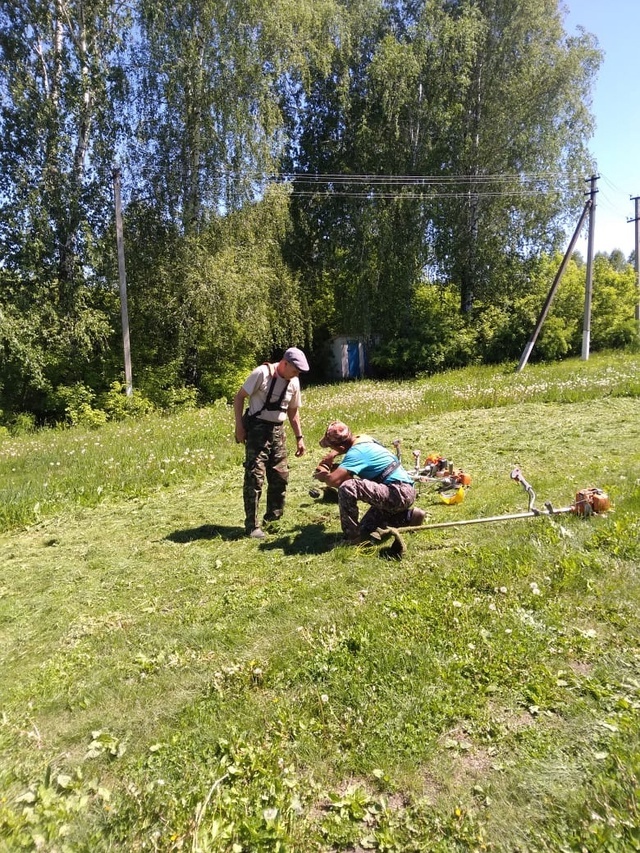 Ситекре Культура çурчĕ патӗнчи территорине тирпейлемелли субботник иртнӗ