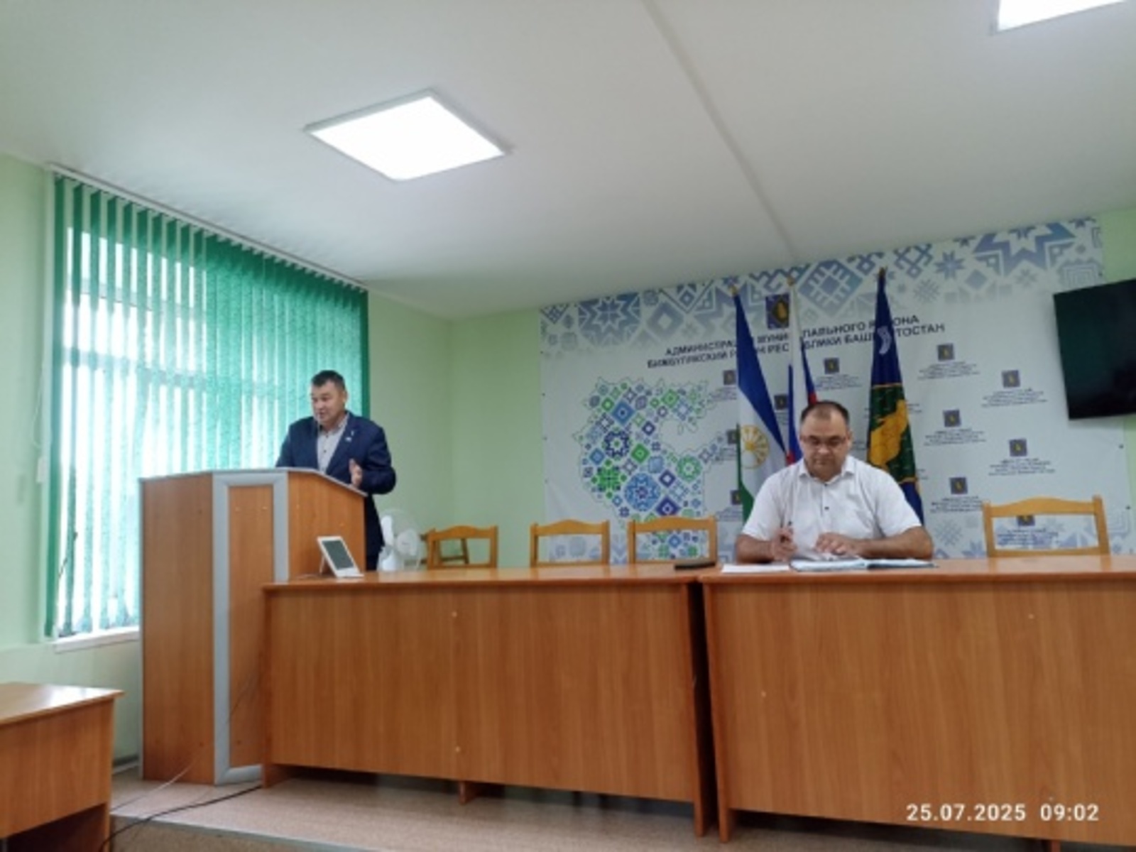 Эрнекунхи планеркăра районти шывпа тивӗҫтерес ыйтусене сÿтсе явнă