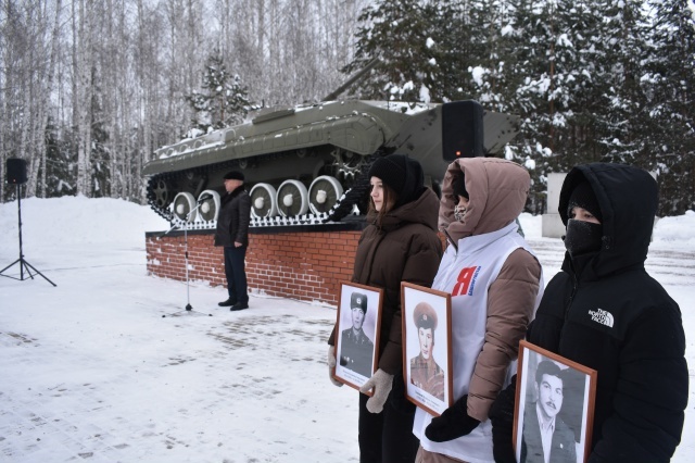 Пишпӳлекре интернационалист салтаксене асӑннă