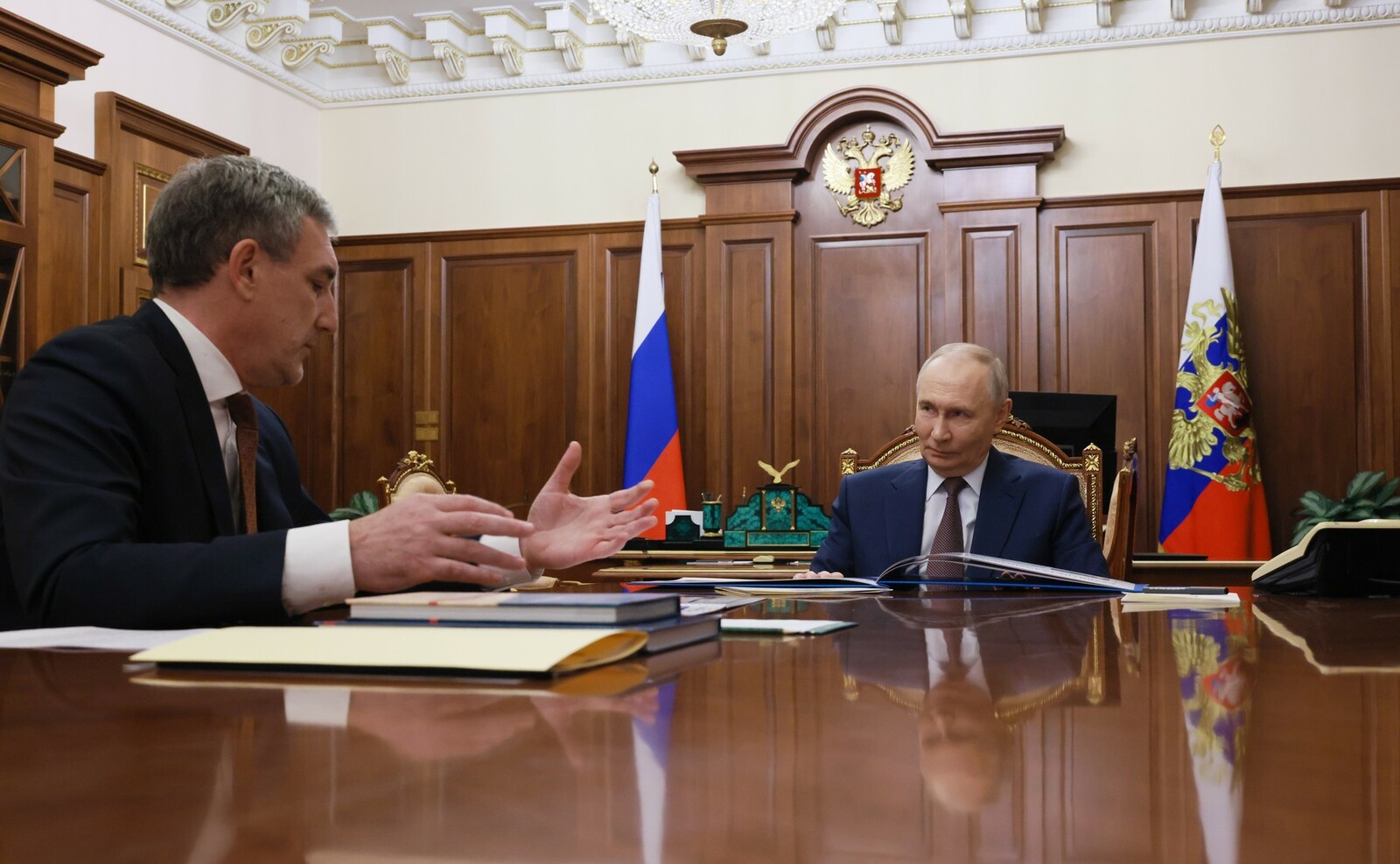 Путин Амур облаҫӗн губернаторĕпе регион экономикине сӳтсе явнӑ