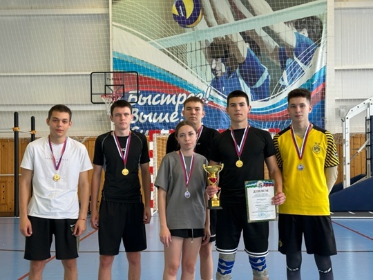 «Парус» спорт шкулĕнче волейболпа район ӑмӑртӑвӗ иртнӗ