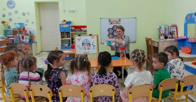 Ача садĕнче Раҫҫей наукин илӗртӳллӗ кунӗ иртнӗ