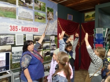 Ача-пӑча площадкинче ачасем куна интереслĕ ирттереççĕ