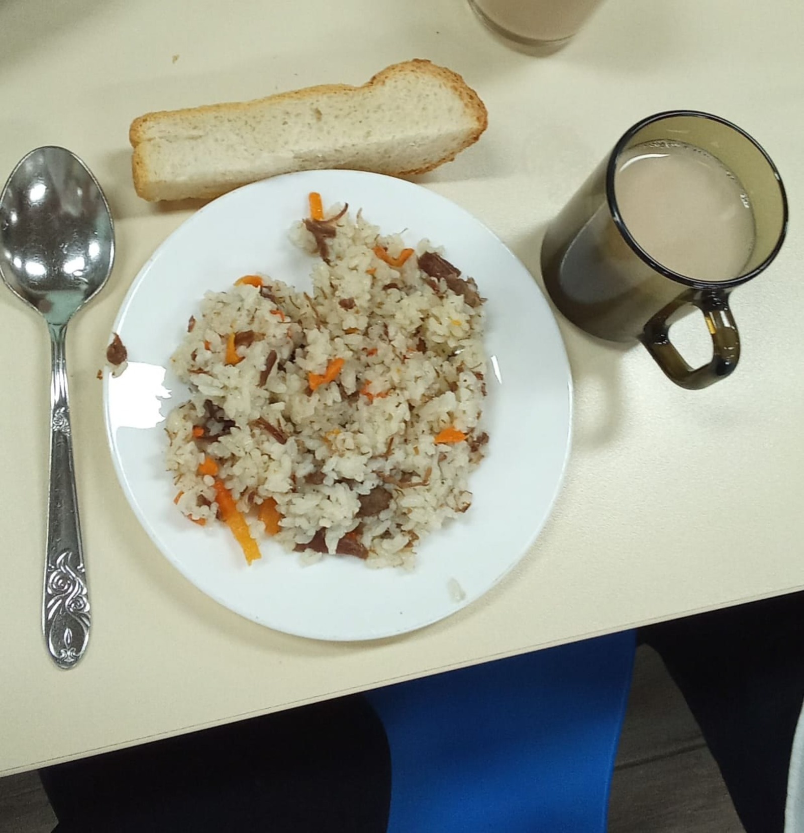 «Тавтапуҫ пирӗн поварсене, пире тутлӑ пӗҫерсе çитернĕшен!»