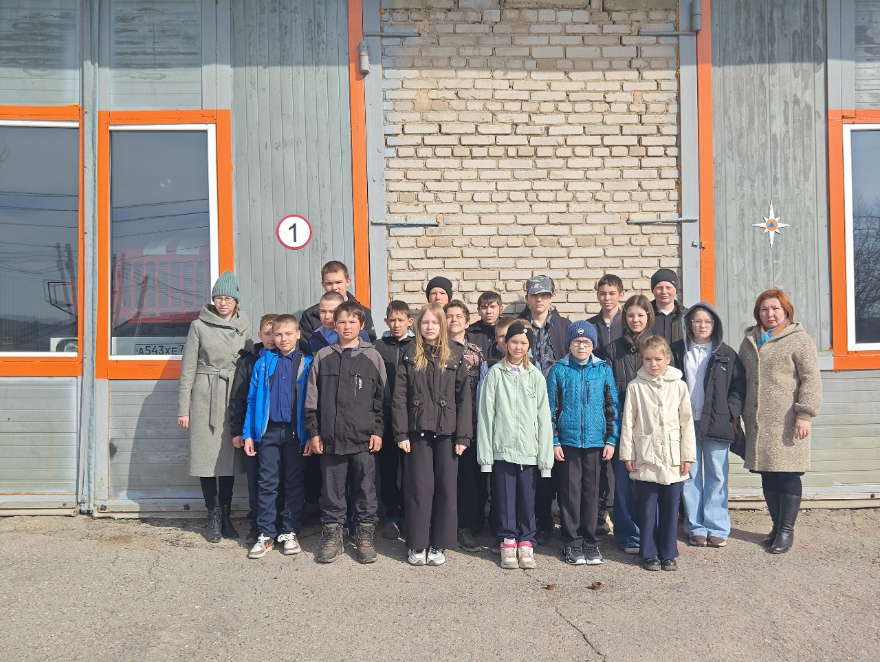 Шкул ачисем МЧС ӗҫченӗн профессийĕпе паллашнă