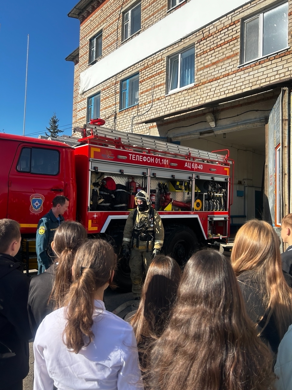 Пишпÿлекри 2-мӗш вăтам шкулта вĕренекенсем пушарпа ҫӑлав пайӗнче пулнă