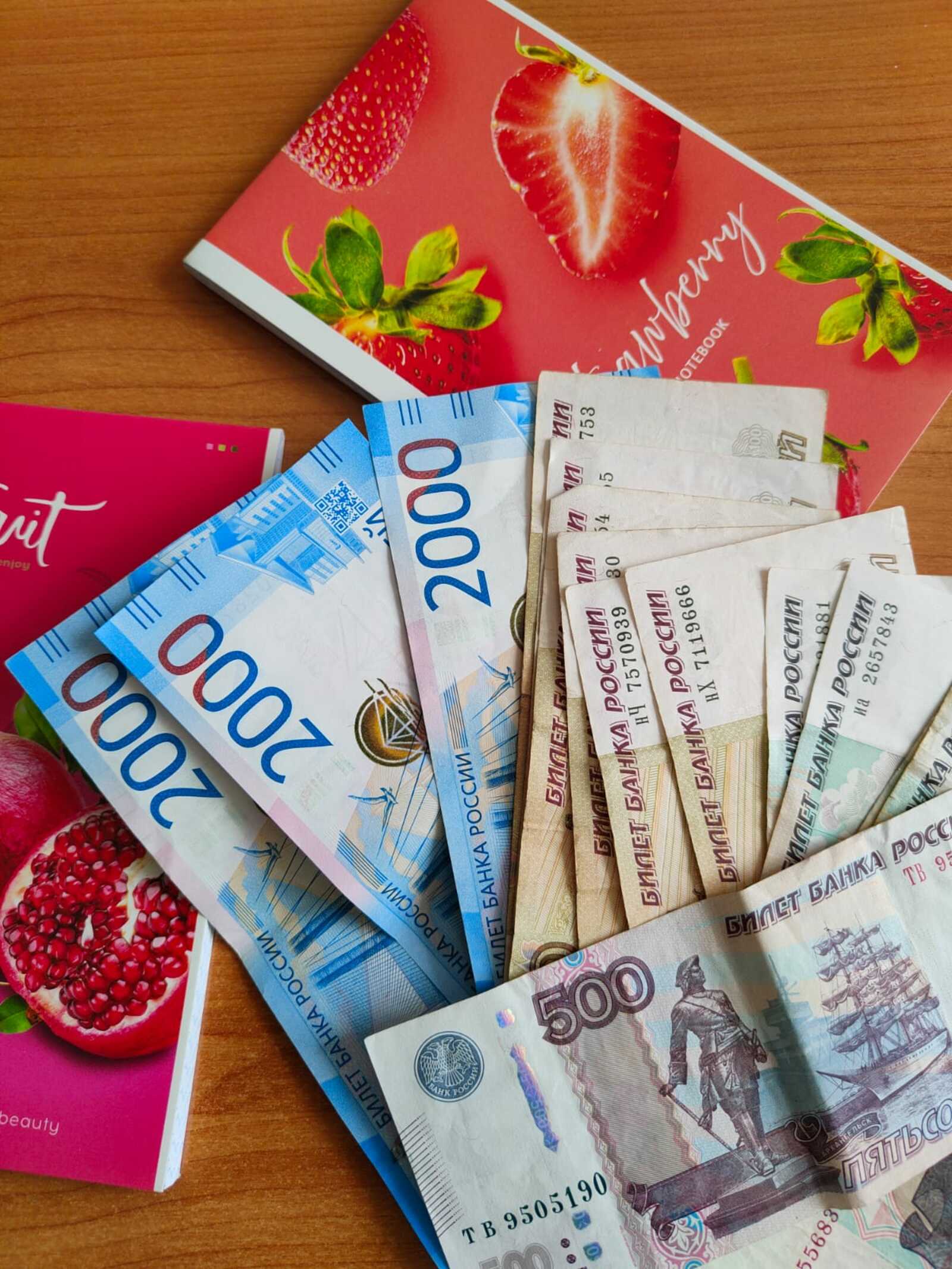 Уфа студентки мошенниксене ашшӗ-амӑшӗ  пуҫтарнӑ 3 млн тенке куҫарса панă