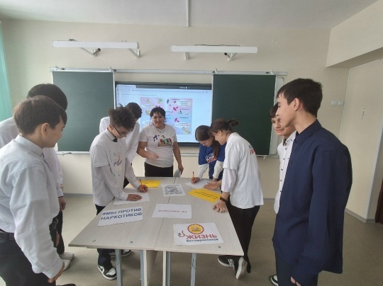 Шкул ачисемпе наркотиксен сиенĕ çинчен калаçнă