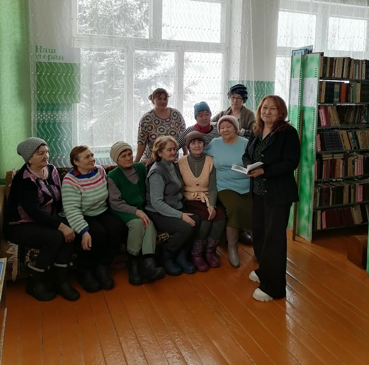 Кистенлӗри библиотекăра хĕрарăмсен шăпи çинчен калаçнă