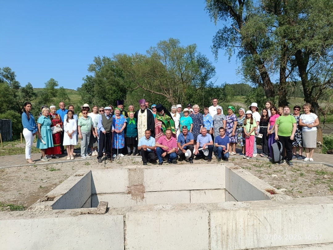 Ситекпуçĕнче СВОра пуçне хунисене халалласа обелиск уçнă