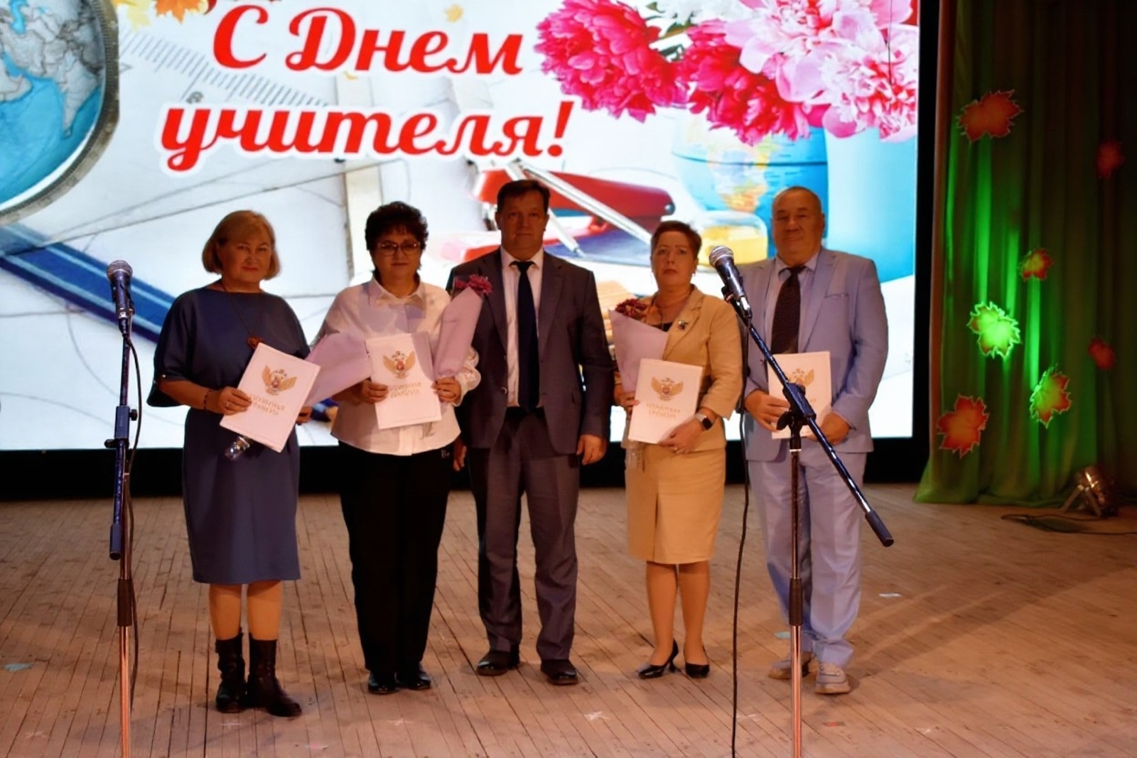 Пишпÿлекре Учитель кунне халалласа тӗлпулу иртнӗ