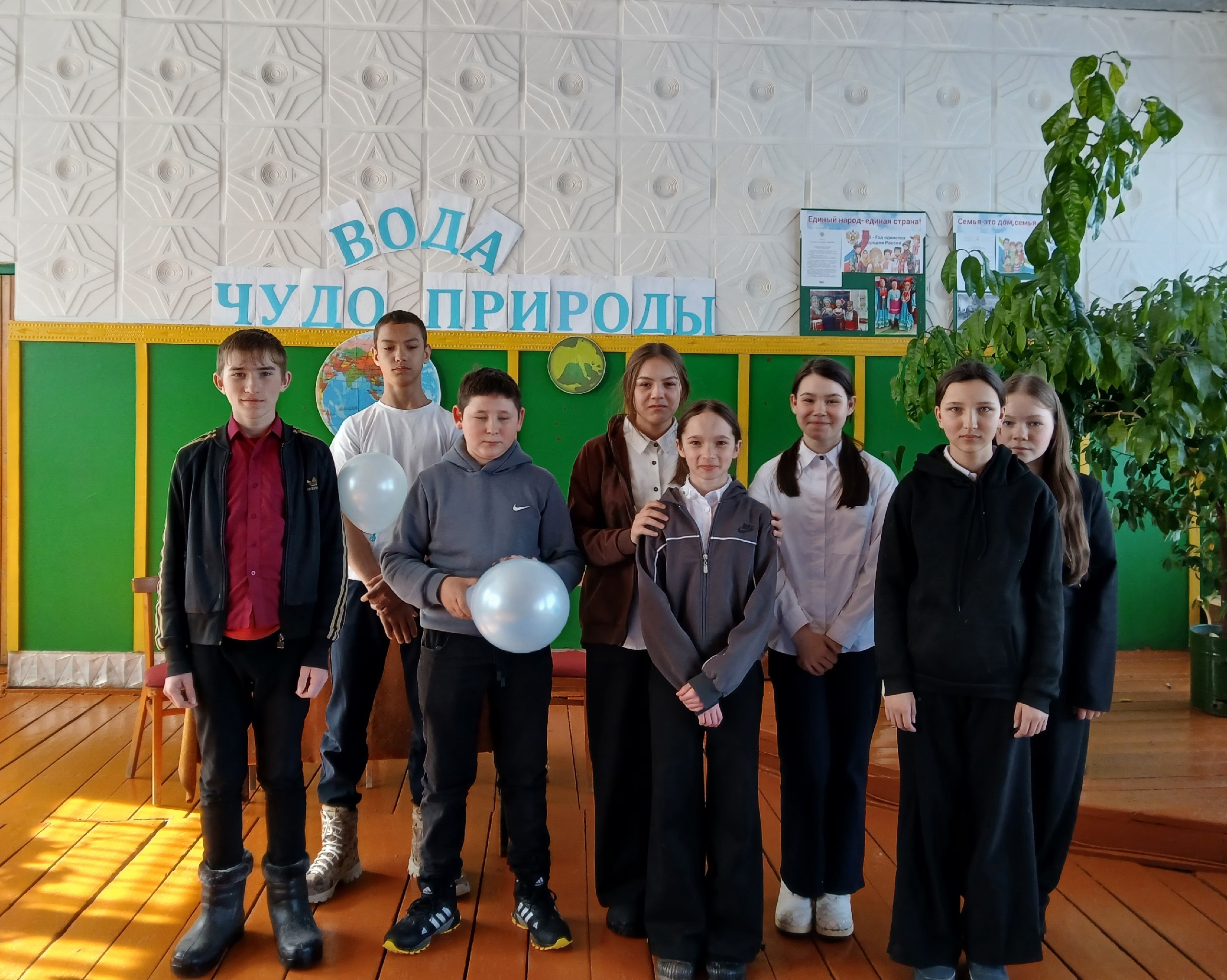 Кистенлĕри Культура ҫуртĕнче шыв çинчен калаçнă