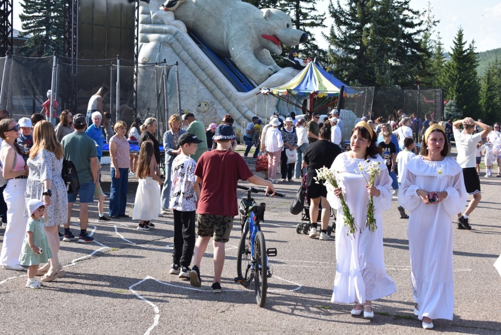 Пишпÿлекре Ҫемье, юрату тата шанчӑклӑх кунне паллă тунă