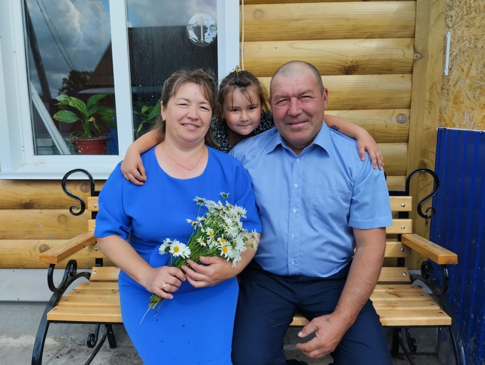 Ҫемье, юрату тата шанчӑклӑх кунӗпе чун-чӗререн саламлатпăр