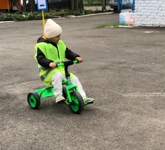 Ача садĕнче çул-йĕр хăрушсăрлăх правилисене пăхса тухнă