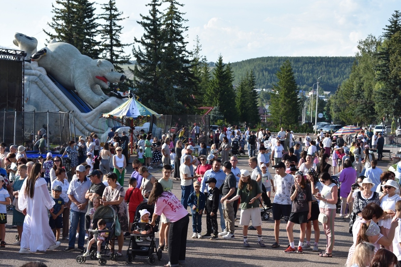 Пишпÿлекре Ҫемье, юрату тата шанчӑклӑх кунне паллă тунă