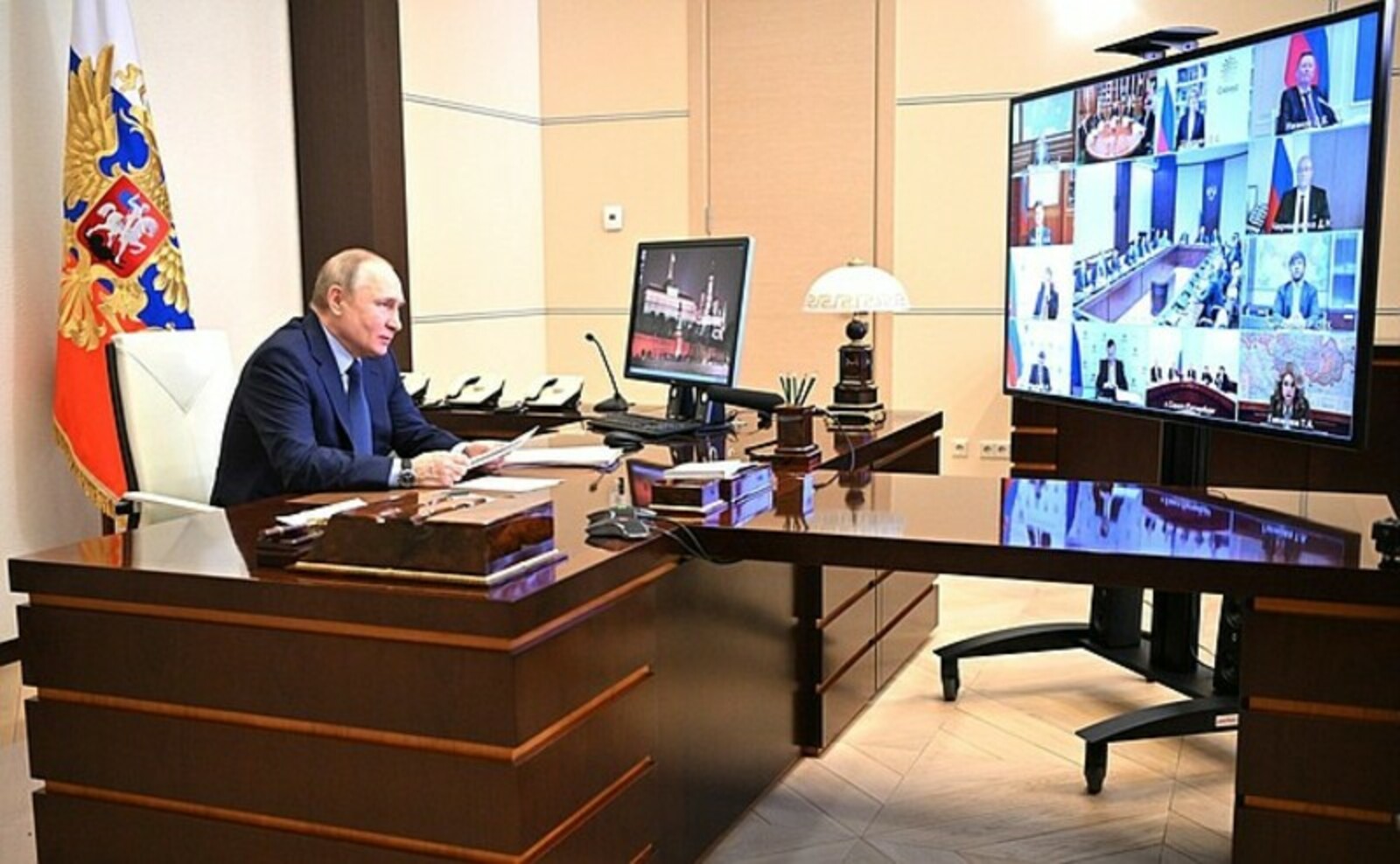 Владимир Путин ҫӗнӗ инфекцисенчен хӳтӗлесси чи кирлӗ наука задачи тенĕ