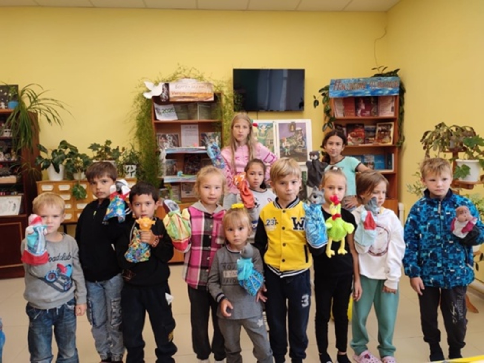 Ачасем вырӑс халӑх юмахӗсен тӗнчине чуна тыткӑнлакан ҫулҫӳреве тухнă