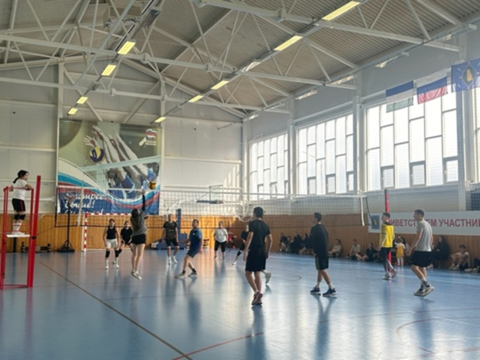 «Парус» спорт шкулĕнче волейболпа район ӑмӑртӑвӗ иртнӗ