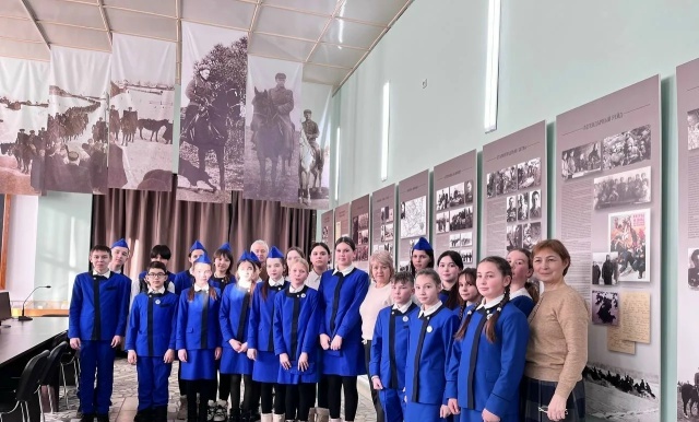 Шкул ачисем интереслĕ экскурсинче пулнă