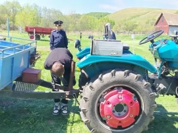 Хушăлкари вăтам шкулта тракторпа çÿрессин экзаменӗсем вӗҫленнĕ