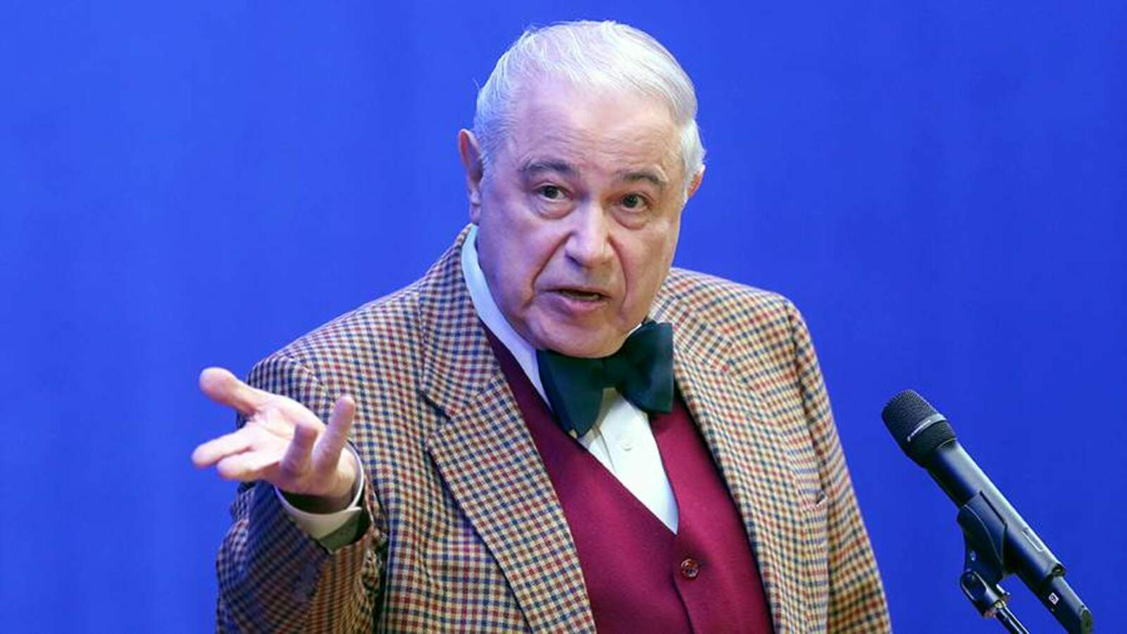 Путин Евгений Петросянӑн тӗлӗнмелле юморне палӑртнӑ